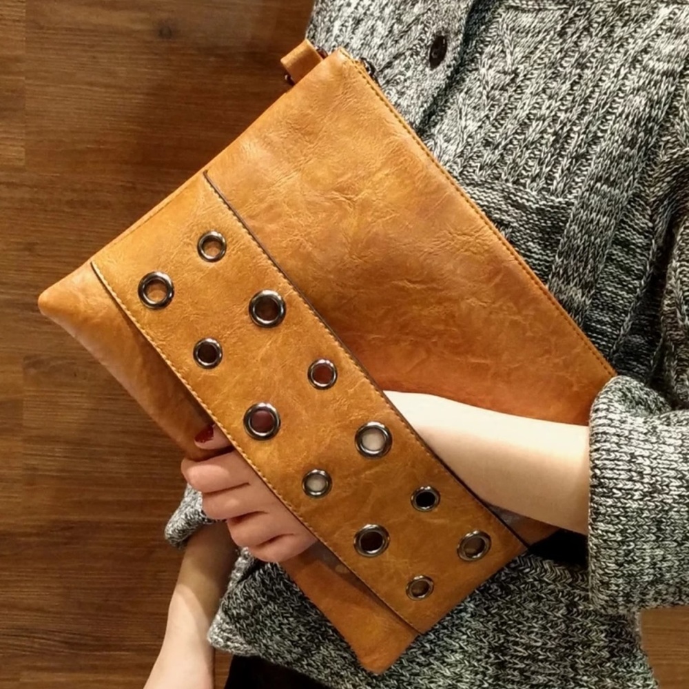 ✨50% OFF✨ MADELINE Clutch, CARAMEL